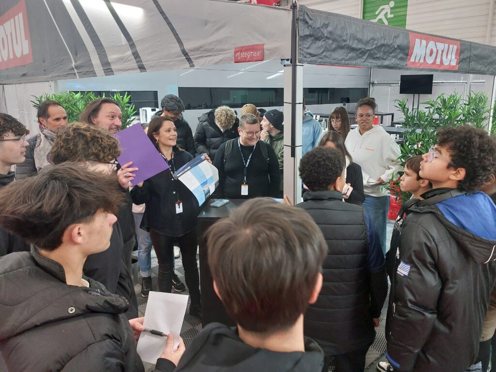 élèves sur le accueillis par la fédération des industries nautiques