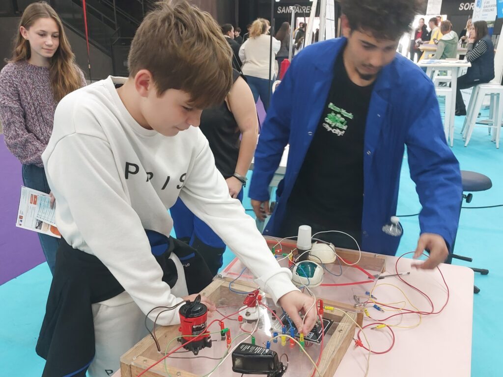 démonstration par les élèves