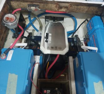 Moteur evetus et batteries victron